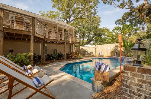 Photo 23 - Palmetto by Avantstay Gorgeous Character Home w/ Pool, Sun Room & Pool Table