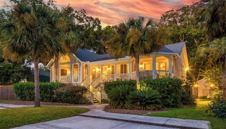 Photo 1 - Palmetto by Avantstay Gorgeous Character Home w/ Pool, Sun Room & Pool Table