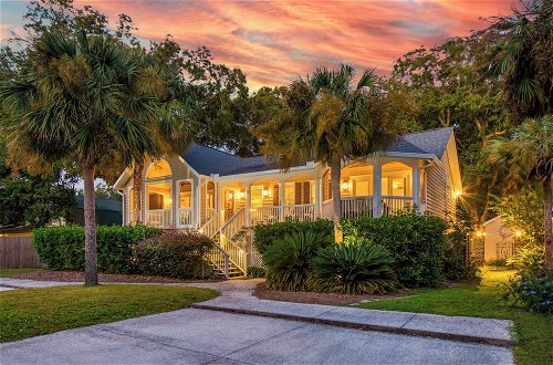 Photo 1 - Palmetto by Avantstay Gorgeous Character Home w/ Pool, Sun Room & Pool Table