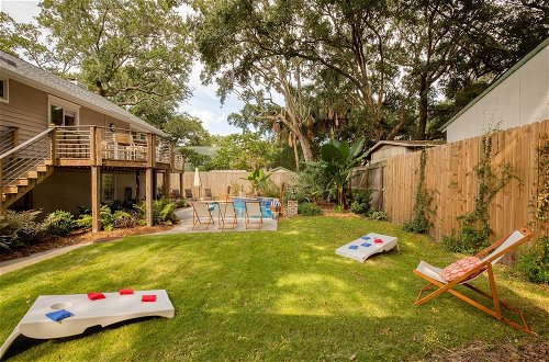 Photo 11 - Palmetto by Avantstay Gorgeous Character Home w/ Pool, Sun Room & Pool Table