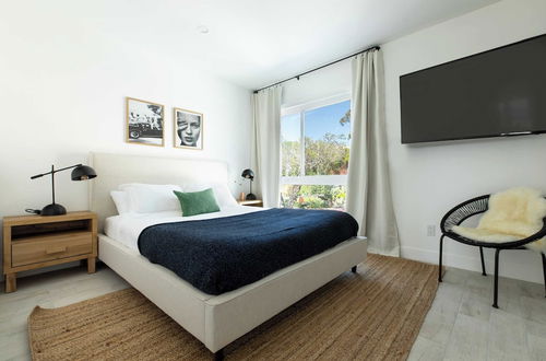 Photo 3 - Avalon I by Avantstay Contemporary San Diego Condo w/ Large Patio