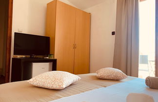 Photo 3 - Room in Guest Room - Linc Rooms & Apartments