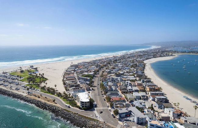 Mission Point 1 by Avantstay San Diego Beach House w/ Huge Patio & Fire Pit Walk to Beach! - Foto 23