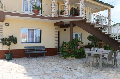 Photo 59 - 3 Bedroom Apartment in a Ground Floor of a Vila Wseparate Kitchen Living Room