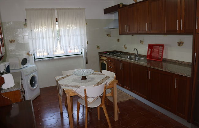 3 Bedroom Apartment in a Ground Floor of a Vila Wseparate Kitchen Living Room - Foto 14