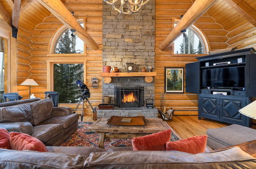 Photo 12 - Snowdrift Cabin by Avantstay Breathtaking Home w/ Prime Ski Access