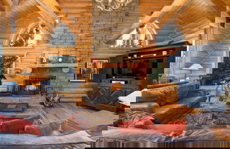 Photo 2 - Snowdrift Cabin by Avantstay Breathtaking Home w/ Prime Ski Access