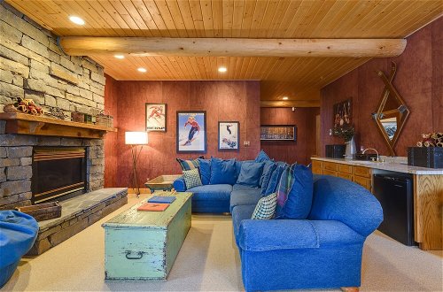Foto 3 - Snowdrift Cabin by Avantstay Breathtaking Home w/ Prime Ski Access