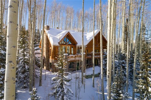 Photo 1 - Snowdrift Cabin by Avantstay Breathtaking Home w/ Prime Ski Access
