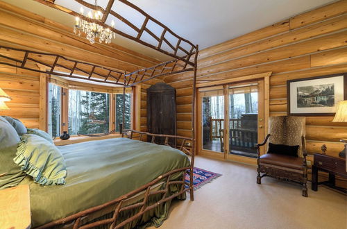 Photo 19 - Snowdrift Cabin by Avantstay Breathtaking Home w/ Prime Ski Access