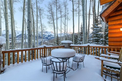 Photo 16 - Snowdrift Cabin by Avantstay Breathtaking Home w/ Prime Ski Access