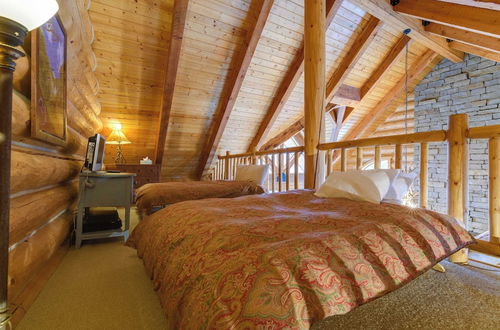 Photo 37 - Snowdrift Cabin by Avantstay Breathtaking Home w/ Prime Ski Access