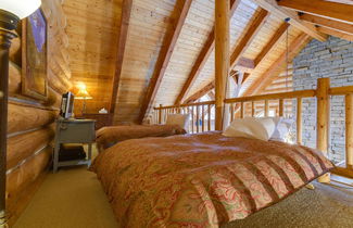 Foto 2 - Snowdrift Cabin by Avantstay Breathtaking Home w/ Prime Ski Access