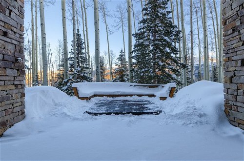 Foto 6 - Snowdrift Cabin by Avantstay Breathtaking Home w/ Prime Ski Access