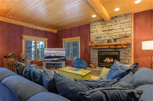 Foto 18 - Snowdrift Cabin by Avantstay Breathtaking Home w/ Prime Ski Access