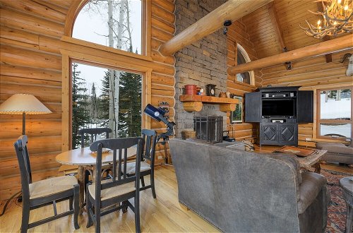 Foto 22 - Snowdrift Cabin by Avantstay Breathtaking Home w/ Prime Ski Access