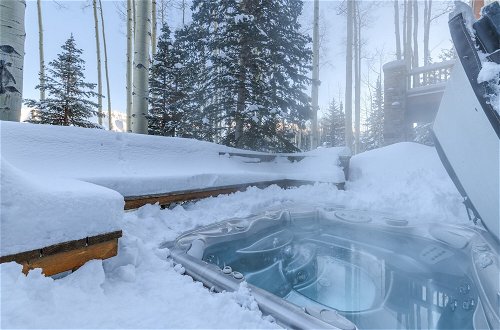 Photo 36 - Snowdrift Cabin by Avantstay Breathtaking Home w/ Prime Ski Access