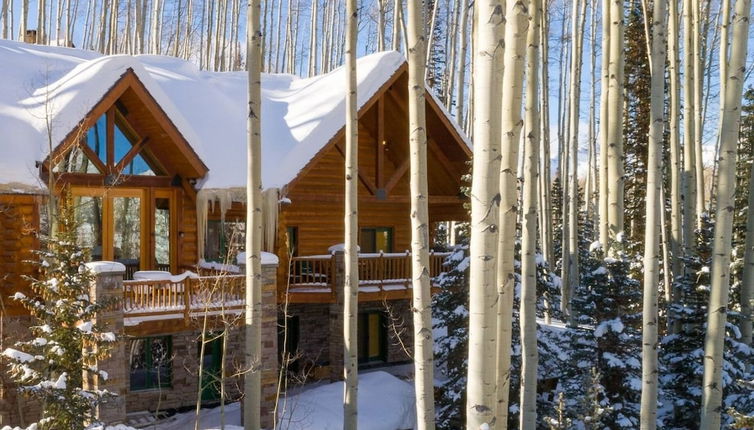 Photo 1 - Snowdrift Cabin by Avantstay Breathtaking Home w/ Prime Ski Access