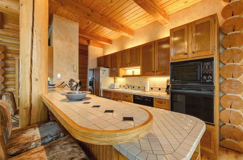 Photo 6 - Snowdrift Cabin by Avantstay Breathtaking Home w/ Prime Ski Access