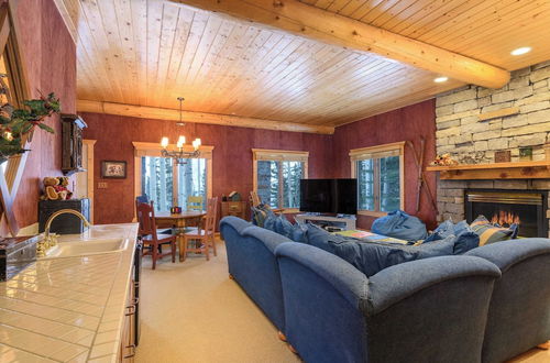 Photo 35 - Snowdrift Cabin by Avantstay Breathtaking Home w/ Prime Ski Access