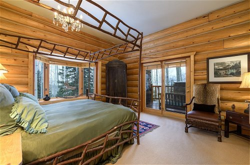 Foto 29 - Snowdrift Cabin by Avantstay Breathtaking Home w/ Prime Ski Access
