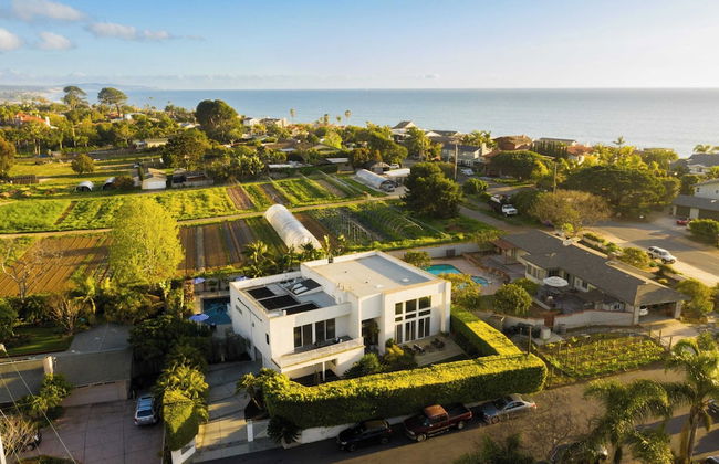 Beachcomber by Avantstay Elegant Modern Estate w/ Pool, Hot Tub & Outdoor Dining! - Foto 1