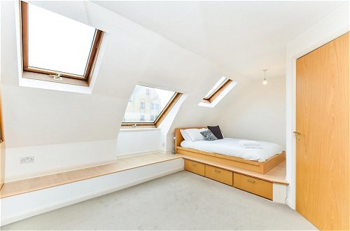 Foto 6 - Modern 4 Bedroom Terraced House by the Thames