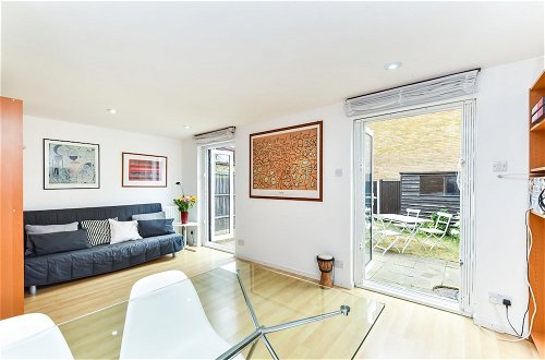 Photo 19 - Modern 4 Bedroom Terraced House by the Thames