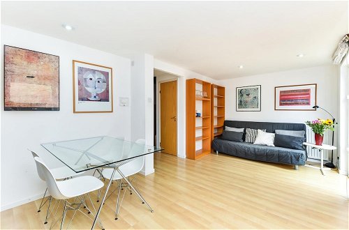 Photo 12 - Modern 4 Bedroom Terraced House by the Thames
