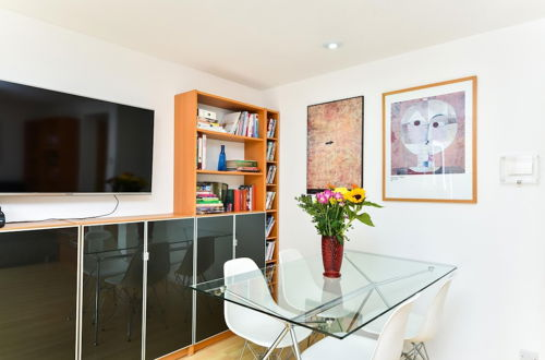 Photo 18 - Modern 4 Bedroom Terraced House by the Thames