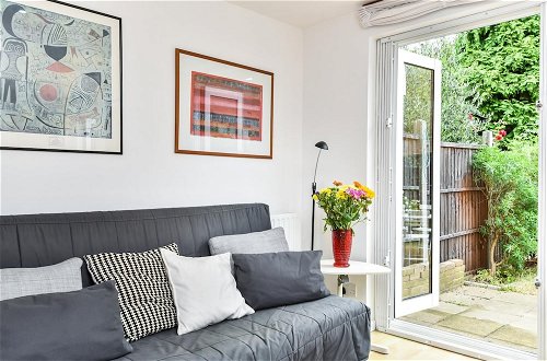 Photo 10 - Modern 4 Bedroom Terraced House by the Thames
