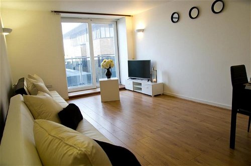 Foto 8 - Impeccable 2-bed Apartment in Brentwood