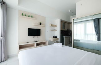 Photo 2 - Nice & Comfy Studio Apartment Casa De Parco