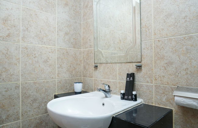 Cozy and Minimalist 2BR at Marbella Kemang Apartment - Foto 11