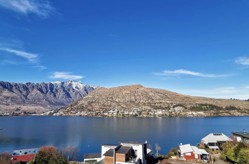 Photo 14 - Gorgeous Lake & Mountain View Apartment