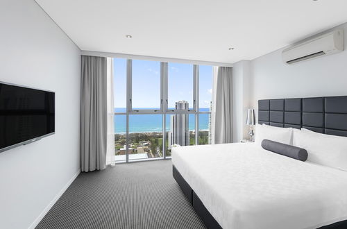 Photo 3 - Meriton Suites Broadbeach, Gold Coast