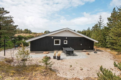 Photo 13 - Secluded Holiday Home in Henne near Beach