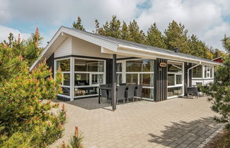 Foto 1 - Secluded Holiday Home in Henne near Beach