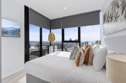 Photo 5 - Broadbeach Casino Private Apartment GCLR