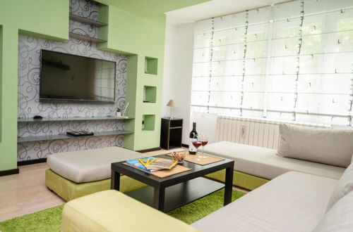 Photo 3 - Bright 1bdr Apartment in the City Center