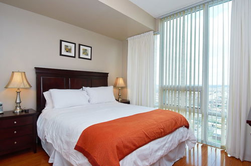 Photo 5 - WhiteHall Suites - Mississauga