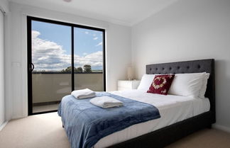 Photo 2 - Captivating Large 4br@narre Warren