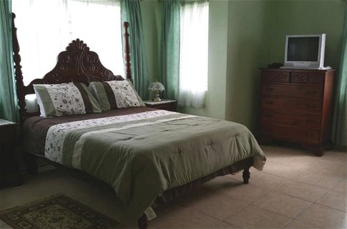 Photo 4 - Beautiful 2-bed Apartment in Sunny Jamaica