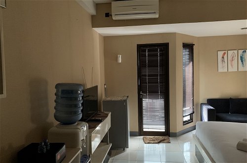 Photo 9 - Cozy Studio Apartment With City View At Tamansari Sudirman