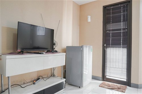 Photo 6 - Cozy Studio Apartment With City View At Tamansari Sudirman
