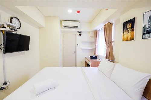 Photo 9 - Comfy And Homey Studio Room At Meikarta Apartment