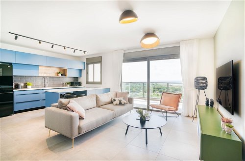 Foto 1 - Bright Sunny Holiday Home with Sea Views