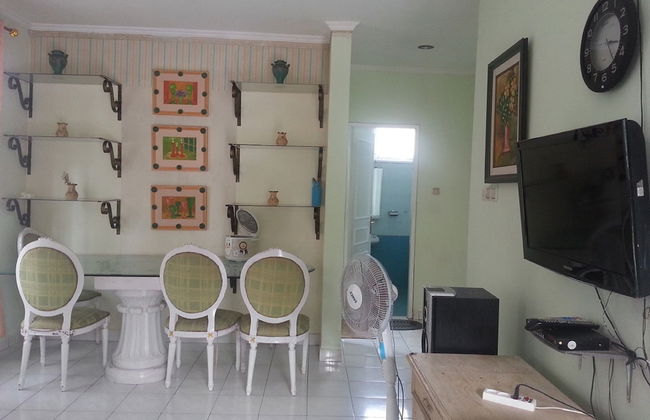Villa Kota Bunga Camelia - Foto 14