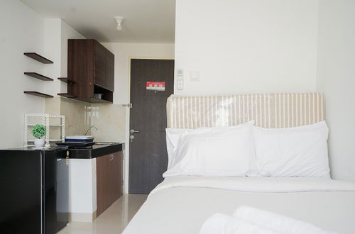 Foto 1 - Comfy And Minimalist Studio Room At Serpong Garden Apartment