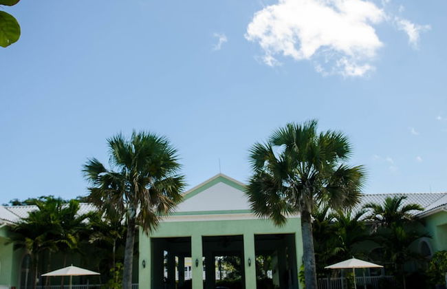 Little Bay Country Club Resort Complex - Foto 1
